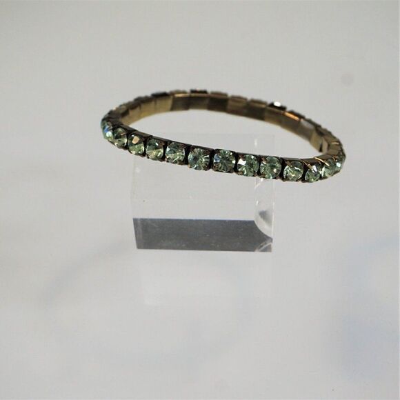 Sparkling Green Glass Stretch Bracelet - Picture 2 of 4